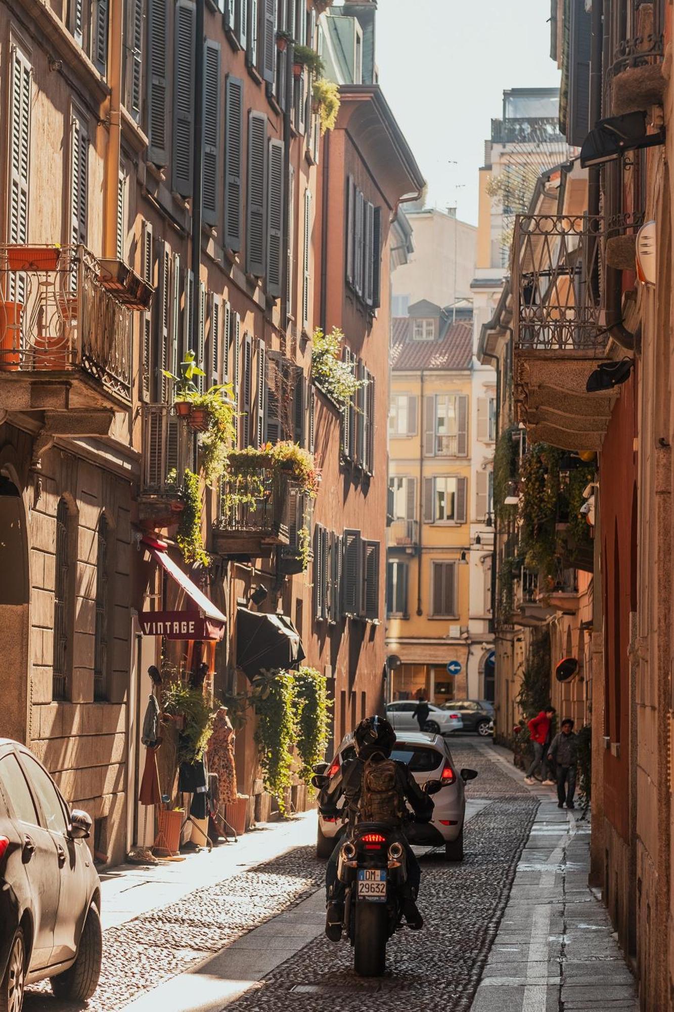 Cozy Tiny Apartment In Milano Exterior foto